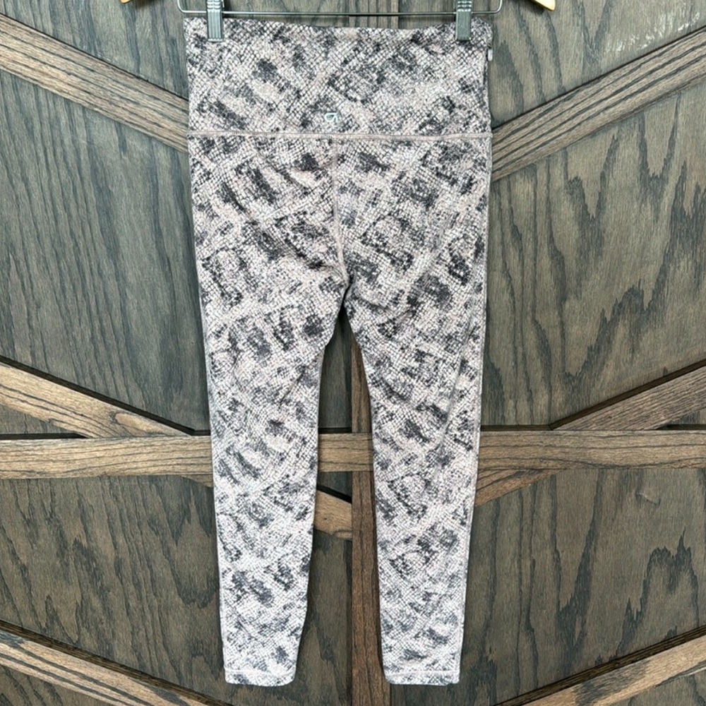 Nwot Gap Fit Eclipse Python Soft Fabric Leggings - image 2
